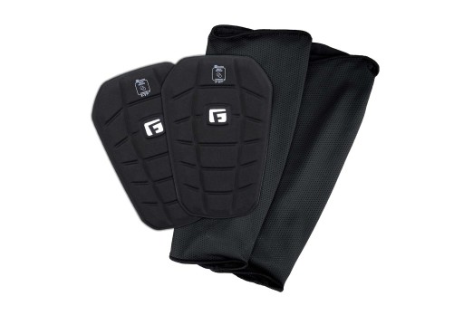 G-FORM PRO-S BLADE shin guards for football - black